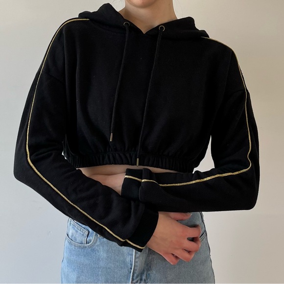 Tops - ⭐️ cropped hoodie with gold trim
